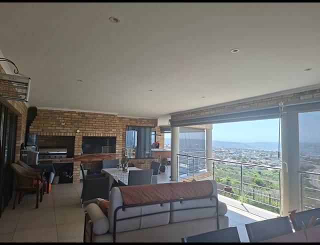 6 BEDROOM HOUSE FOR SALE IN DA NOVA